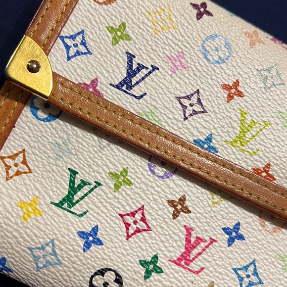 Authentic Louis Vuitton international wallet. - Picture 2 of 12